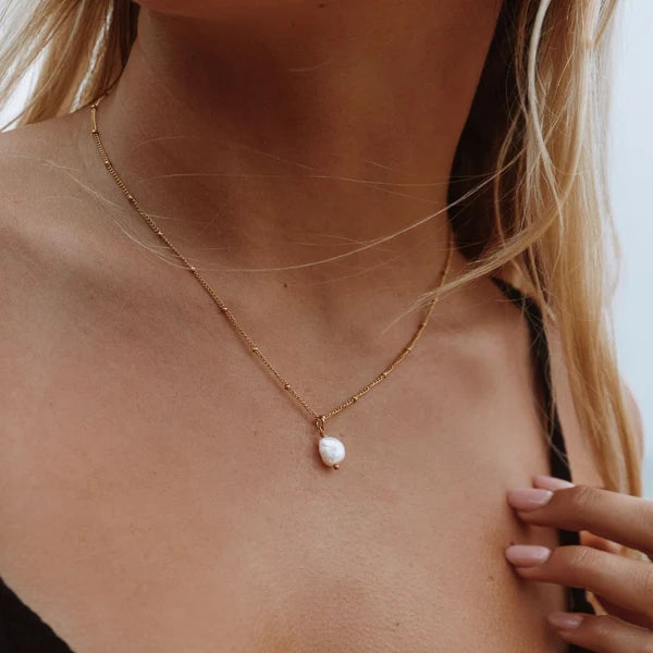 Pearl Pendant Necklaces