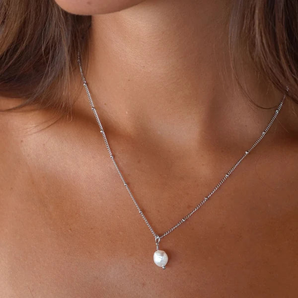 Pearl Pendant Necklaces